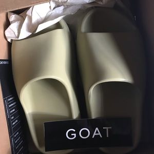 Yeezy Slides Resin Men Size 4 Women 5.0